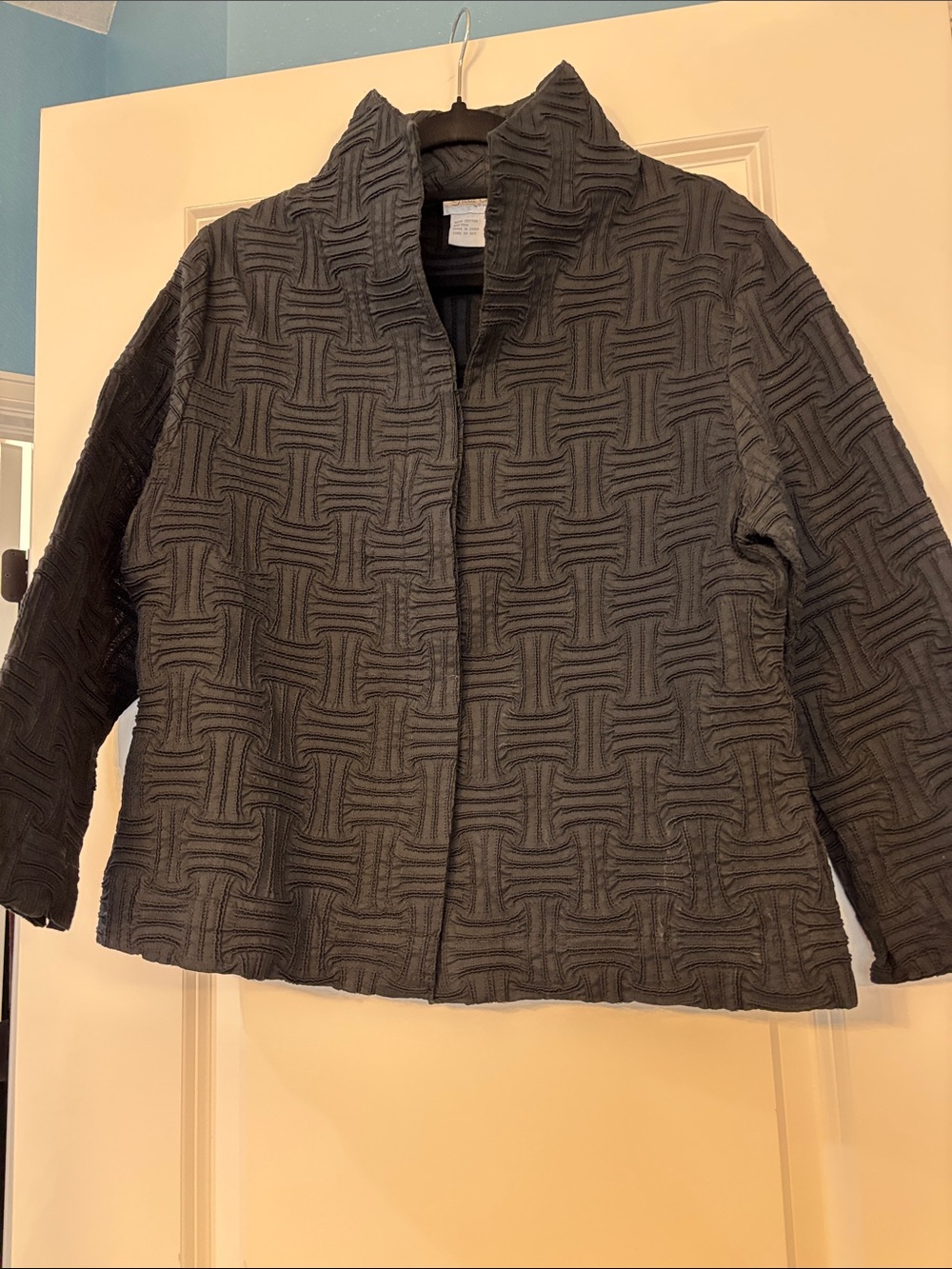 Black Textured Cropped Women's Jacket